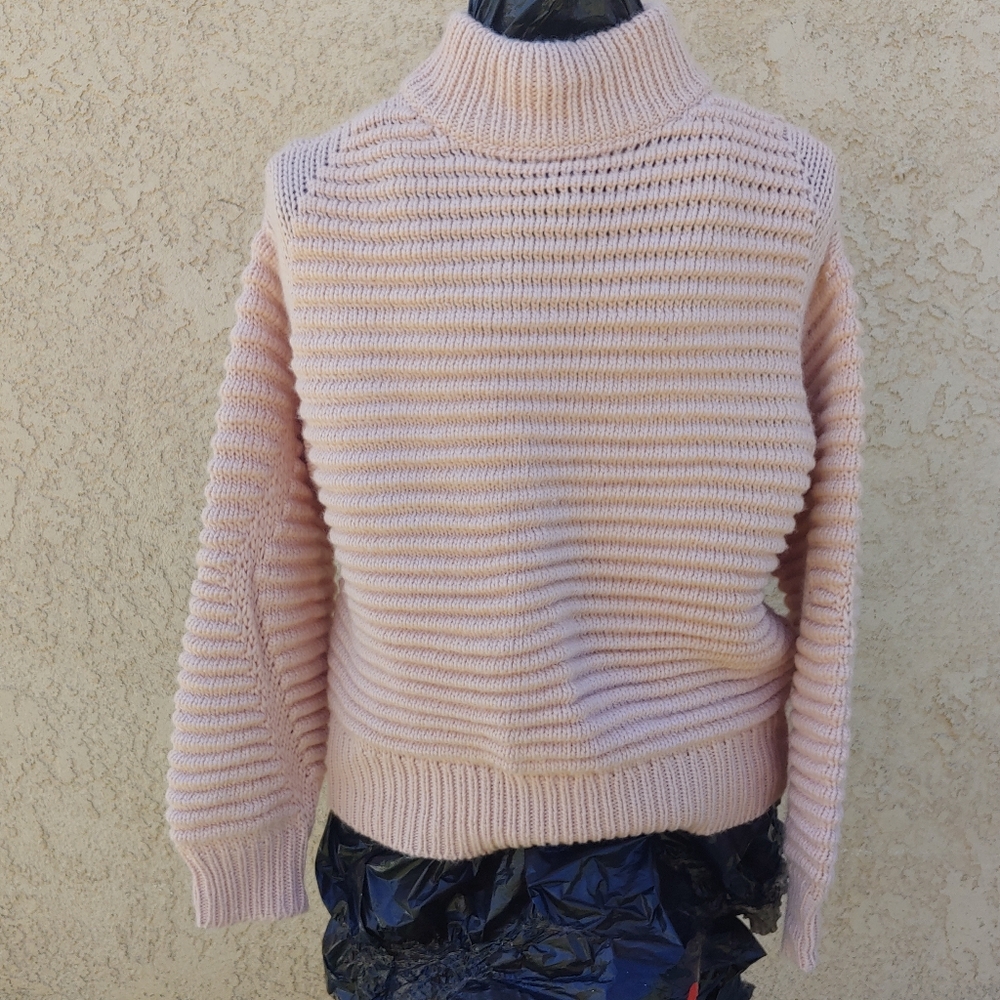 H&M Pink Ribbed Sweater